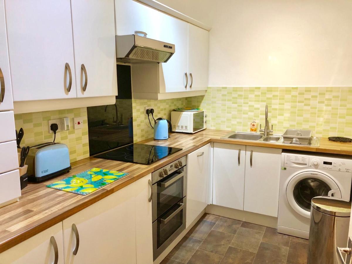 Stylish Apartment With Secure Parking Close To City Chester Ngoại thất bức ảnh