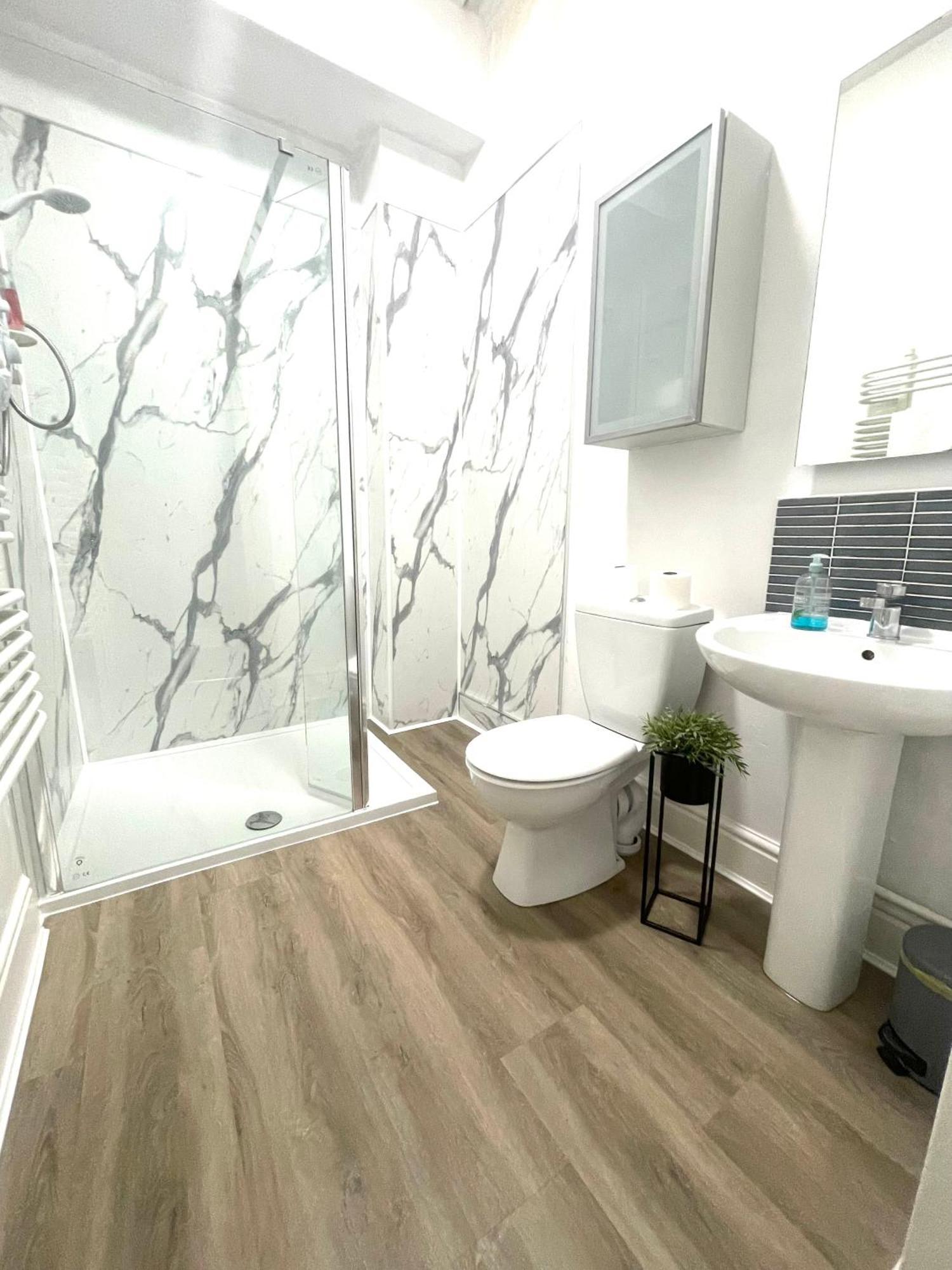 Stylish Apartment With Secure Parking Close To City Chester Ngoại thất bức ảnh